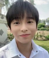 继彭昱畅“照骗”后,鞠婧祎也被扒出P图前原照,是我眼花了? 继彭昱畅“照骗”后,鞠婧祎也被扒出P图前原照,是我眼花了?