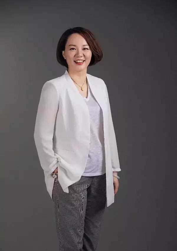 她用20年改变深圳！引进太阳马戏，投资《血战钢锯岭》，建文化新地标