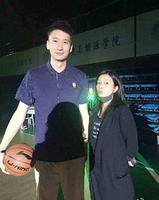 孙悦借赵薇证明——他就是北京男篮重建障碍，他女人缘就是好！