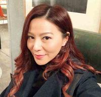 她是TVB花旦，与男友相恋9年惨遭抛弃，如今44岁婚姻很幸福
