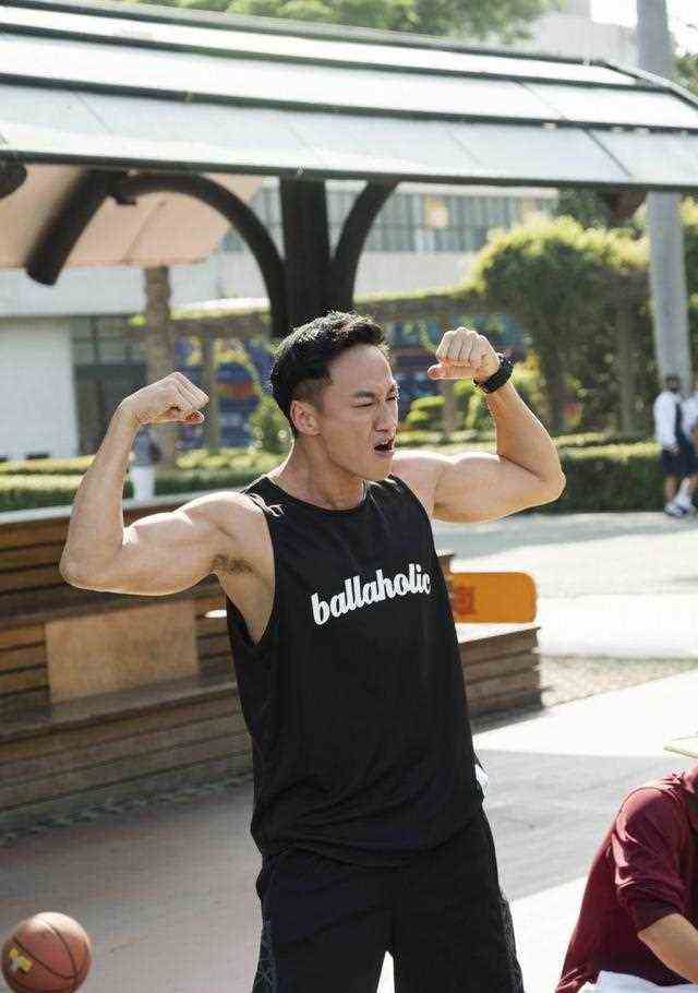 郭品超露肌力挺何润东 勾起《斗鱼》义气兄弟情