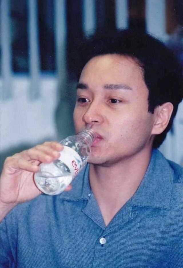 张国荣这组老照片太接地气 一般人很少见 网友 见过五张就厉害
