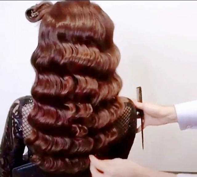 卷发必修课：教美发师利用卷发棒烫“一次性水波纹”详细图解学习