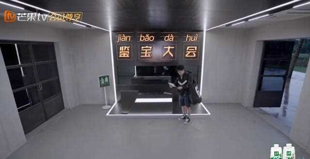 大湾区哥哥 50的年纪20的身材 因为随身带背背佳、弹力带、保温杯