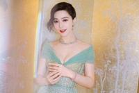 范冰冰穿细钻西装现身，壕气十足与世界小姐张梓琳同框不输气场