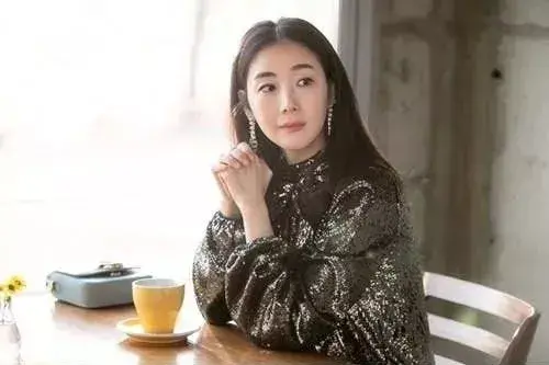 过气的韩剧女神崔智友，没有嫁给裴勇俊和权相佑，老公却备受质疑