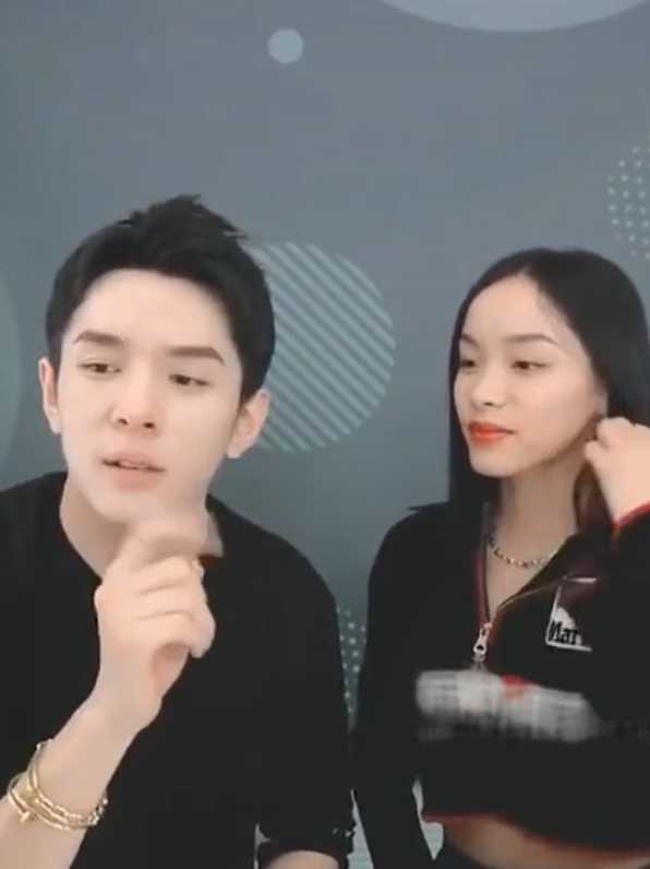 刘柏辛李佳琦直播穿同款，以为是时髦情侣，没想到却是真兄妹