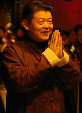 最“死得其所”的演员，冯小刚替其还债，妻子守寡10年不嫁