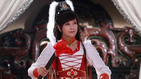 35岁婚内出轨，52岁坐过牢，61岁再嫁富豪，刘晓庆到底有何资本？