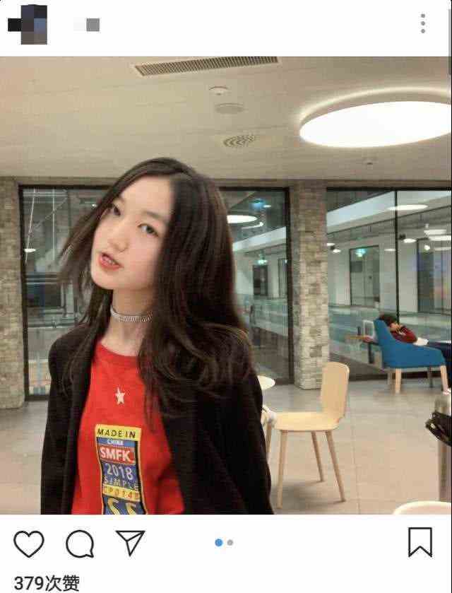 李嫣扮相成熟出入夜店，与好友狂欢，13岁的夜生活很丰富