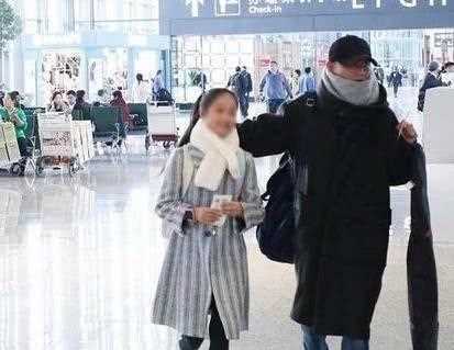 有一种高颜值叫文章女儿，打码都遮不住美貌，笑容复制马伊琍