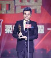 快看，骑电车的武松来了，拿着大喇叭在干嘛