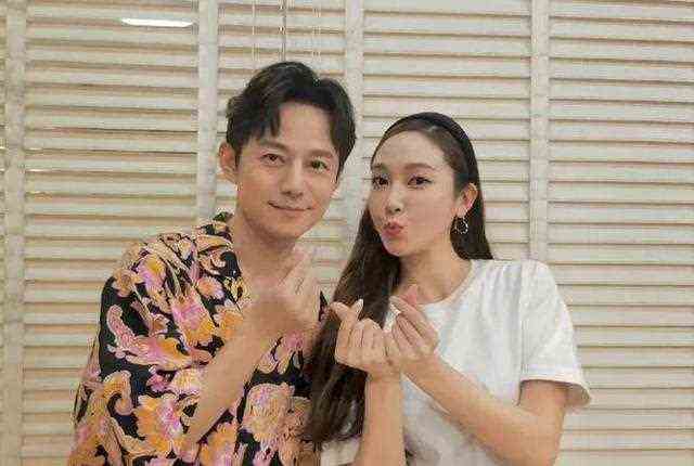 Jessica郑秀妍晒与何炅合照，退出女团后一样可以风声水起