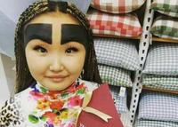 女子钟爱“粗眉”，宽度占满大半个额头，如今雷出“新高度”