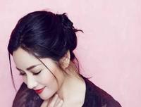 贾青的这款发型中性优雅，吴倩的露额丸子头俏皮可爱