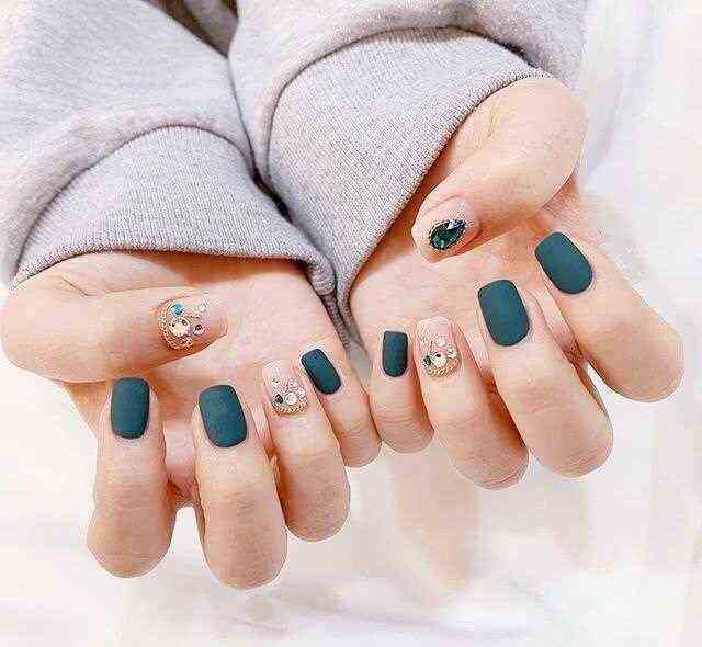 高颜值治愈系心情款美甲，显白显魅力手指变纤细，忍不住爱上指尖