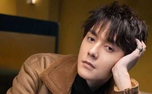 好男儿张超被爆私生活混乱，传外婆是末代皇妃、生父是犹太富商？