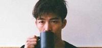 章宇嘟嘴向王传君索吻，结果俩人就亲了起来