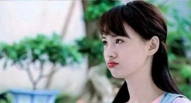 郑爽的迷幻人生：18岁走红，30岁被行内封杀，整容，偷税漏税