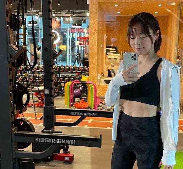 「美人妻」欧倩怡Fit爆健身Look曝光　网民：少女味依然