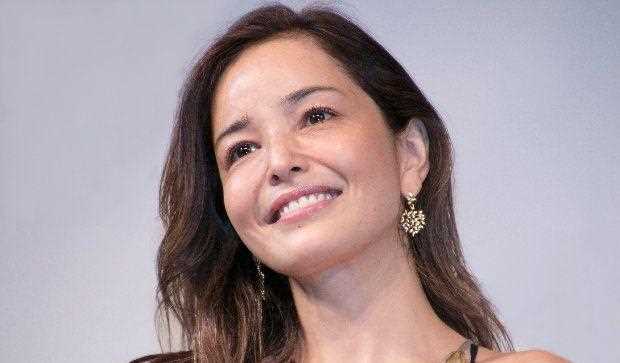 依旧风韵犹存，时尚和气质缺一不可，梨花的自拍照