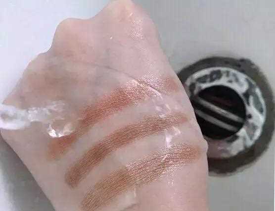 敲温油的眼妆和唇妆，仿佛赢了整个秋冬！