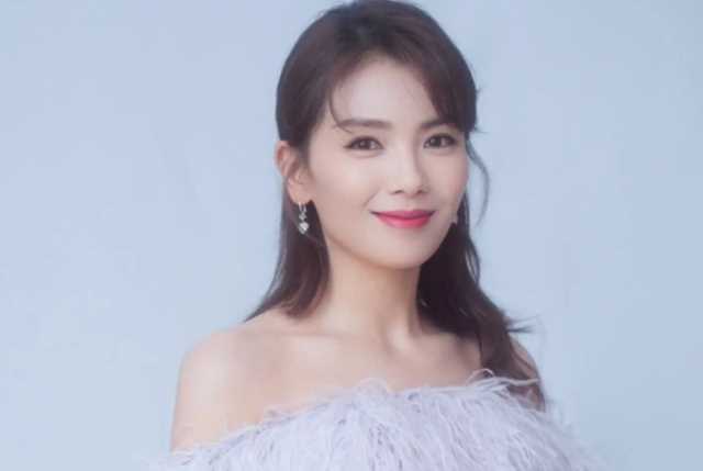 刘涛乘风破浪，凭借个人魅力再次翻红，不惧质疑与王珂砥砺前行