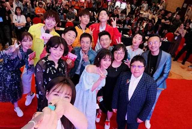 哪都有你！国内综艺成了这两口子捞金重地，曾经瞧不起内地