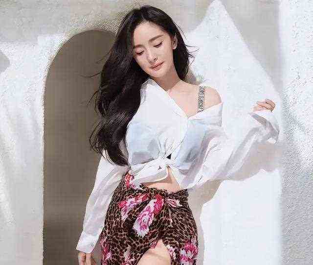 杨幂的胸、倪妮的臀、唐嫣的腿，85花们的好身材终于“绽放”了