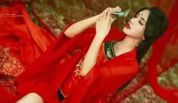 古人为了方便享受，发明了一种“春凳”，流传至今已1000多年