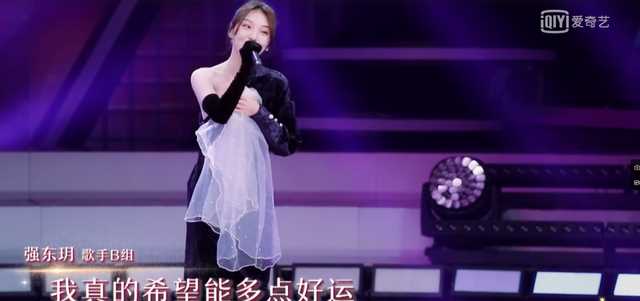 服气！纯素人的她摘得最美皇冠，弦子、黄英、苏诗丁都甘拜下风