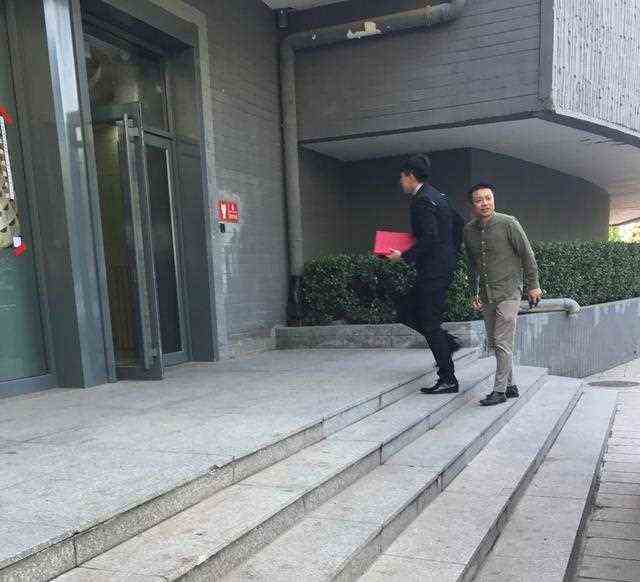 学霸人设不倒，翟天临博士答辩结束，毕业照还会远吗？