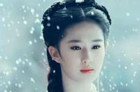 刘亦菲穿“镂空”装出门？和当年小龙女对比，网友：我错过了什么