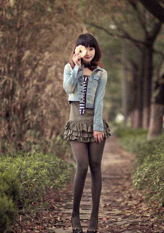 随时随地都优雅 夏日短裙高贵感炸裂