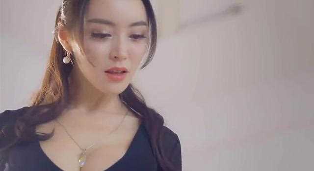 潘春春的身材有多撩？仅是站在那里一动不动，就让人浮想联翩