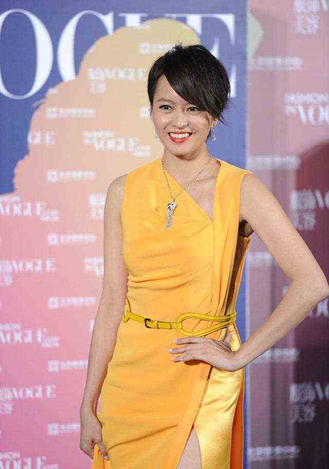 梁咏琪不愧为模特出身，以一袭黄色礼服惊艳四座，成为全场焦点