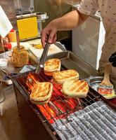高雄美食 路边碳烤手工馒头 高雄宵夜 炼乳 墨西哥肉酱 烤馒头