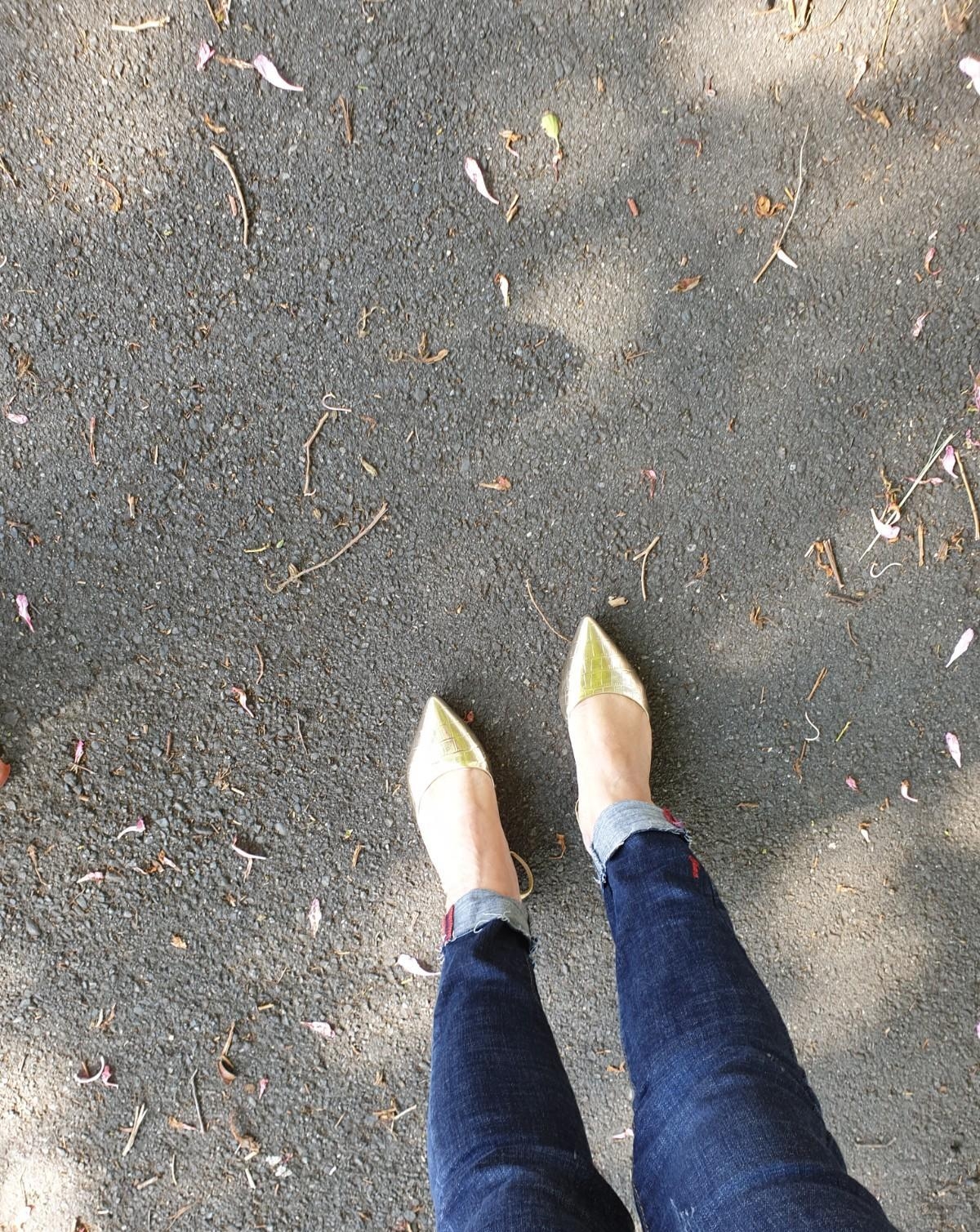 上班路 OOTD  金色穆勒鞋大推