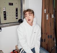 ? 宝藏 R&B 歌手 JUNNY：跟 IU、SHINee、EXO、NCT 曾合作的新一代男神！