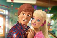 真人版《芭比》电影明年上映、剧照曝光，回顾她的时尚百变造型