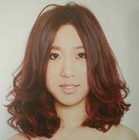 07e81e76-06cb-4f72-8aa5-5b54c655ec4e_2.jpg-s 烫发必修课:酷感“梨花头”易打理,卷度保持时间长,值得收藏