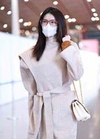 何穗把“米色”穿出圈，春季这么挑大衣，穿得准比同龄人更精致