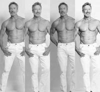 这位60岁“肌肉甜爸”凭借取胜小伙子的身材，竟然做起了内衣模特