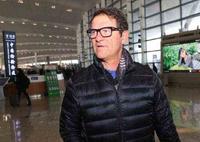 苏宁太太团为球员出发冬训打CALL 周云穿妻子袜子狂撒爱情狗粮