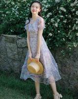 熏风解愠，繁花景长一条印花长裙足以赞叹时光