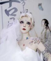 4287f3fd-5c1c-46ad-b3d3-b518db18ee63_1.jpg-s 真人版芭比娃娃迪丽拉直播化妆,妆前妆后让人觉得心惊胆战!