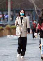 4bb5229c-8a3d-487d-ae48-e39ee564f9c9_1.jpg-s 从小寨到钟楼,原来有这么多的口罩美女