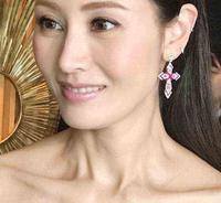 50108301-6af6-4d58-965e-6446cbcd235e_1.jpg-s 李嘉欣晒放大照秀美肌,头上的白发意外抢镜