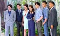53d05180-55b5-40b0-a828-06ffe751fbe4_1.jpg-s 林心如穿蓝色连体裤站在“c”位,显示了独特的魅力和气场