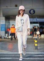 55429c18-9b3a-4f09-bf08-f58e0cbb4236_2.jpg-s 最不方便如厕的裤子,迪丽热巴baby秦岚都穿上了,画面太美不敢想